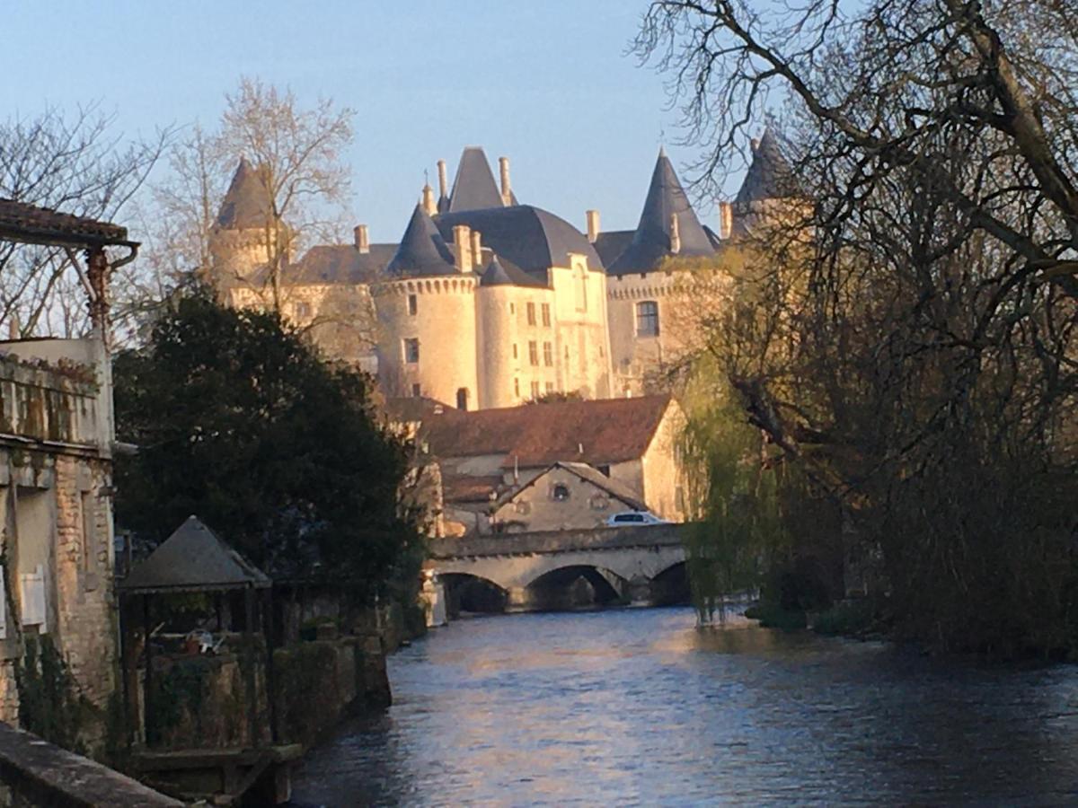דירות Verteuil-sur-Charente Riverview מראה חיצוני תמונה