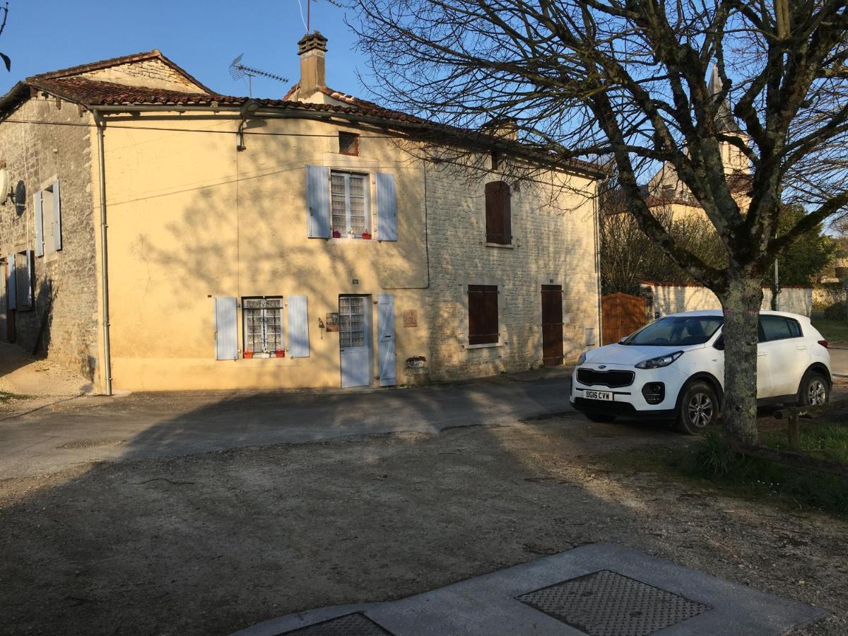 דירות Verteuil-sur-Charente Riverview מראה חיצוני תמונה