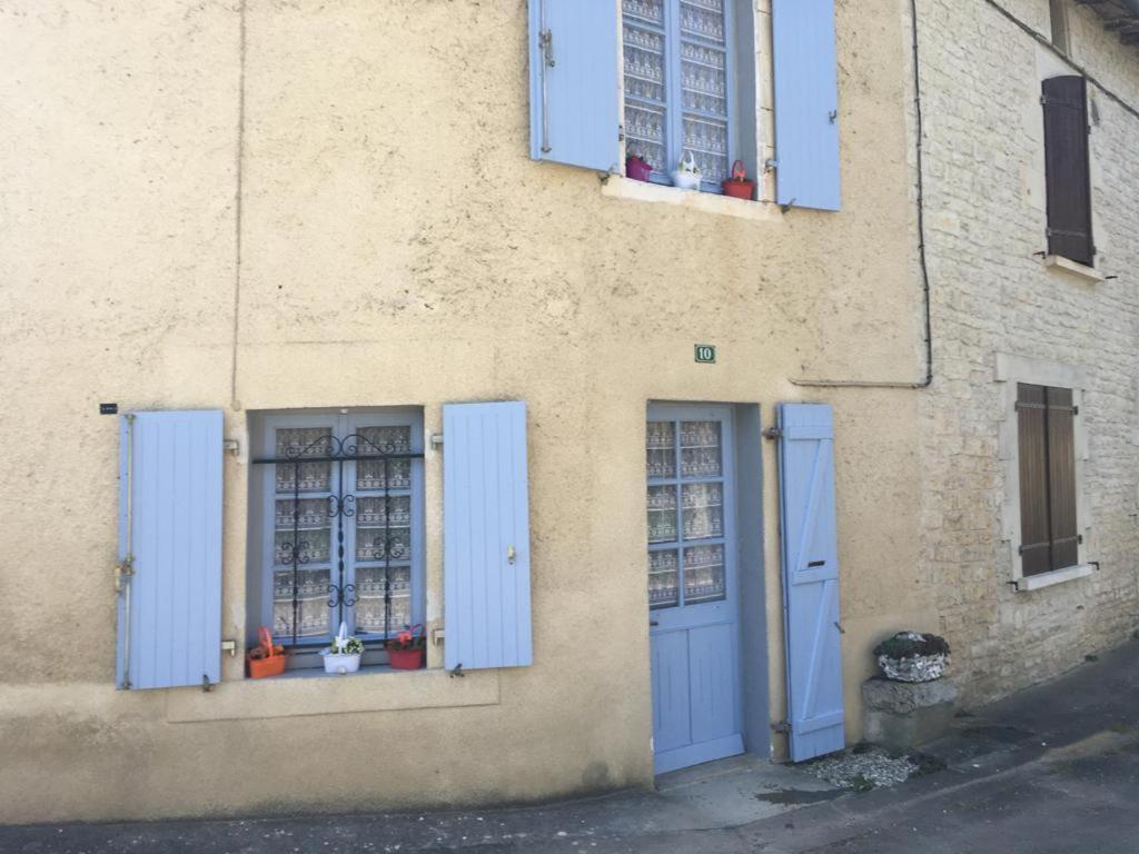 דירות Verteuil-sur-Charente Riverview מראה חיצוני תמונה